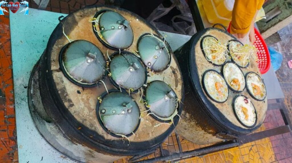 Quy trình làm bánh xèo Ninh Thuận – Tỉ mỉ trong từng công đoạn